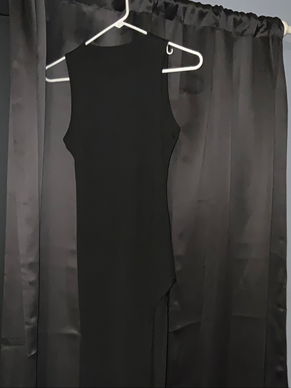 Sleek Black Sleeveless Maxi Dress
